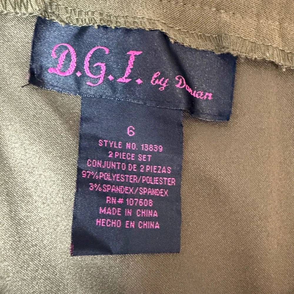DGI by Dorian Pant Suit Womens 6 Olive Green Excellent Faux Suede 2pc Set 13639